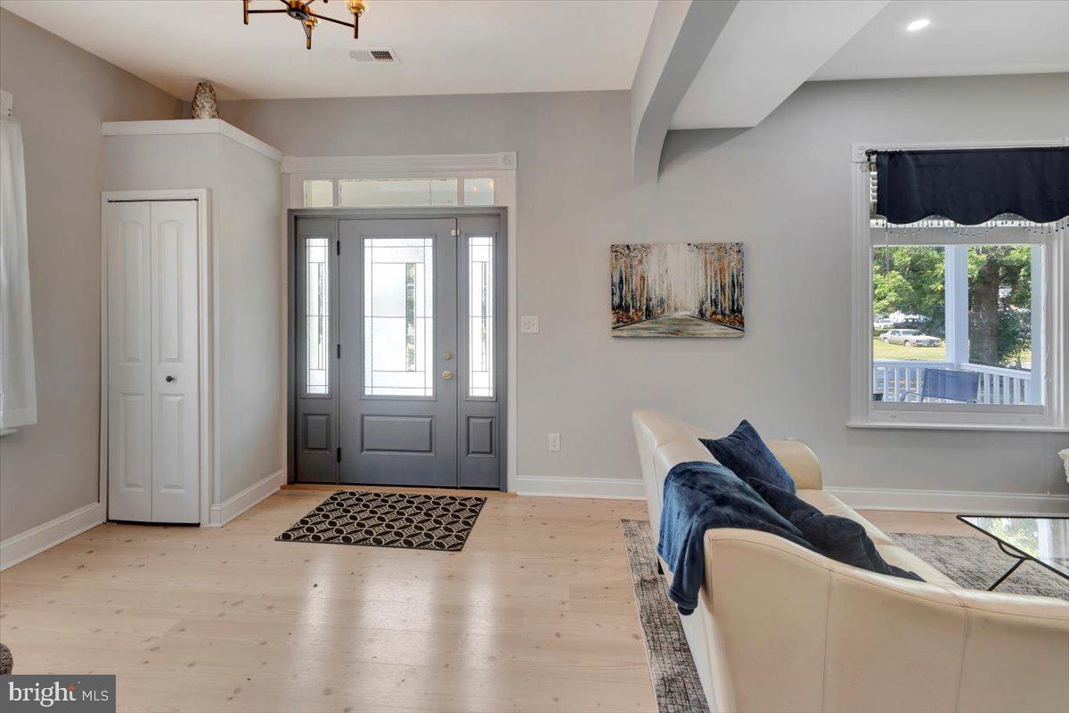 6732 Windsor Mill Road Gwynn Oak, MD 21207 - Photo 7 of 49 Entry/Living Room