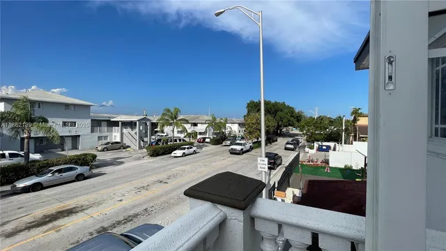 $2,000 | 318 East 6th Street, Unit 101, Hialeah, FL 33010