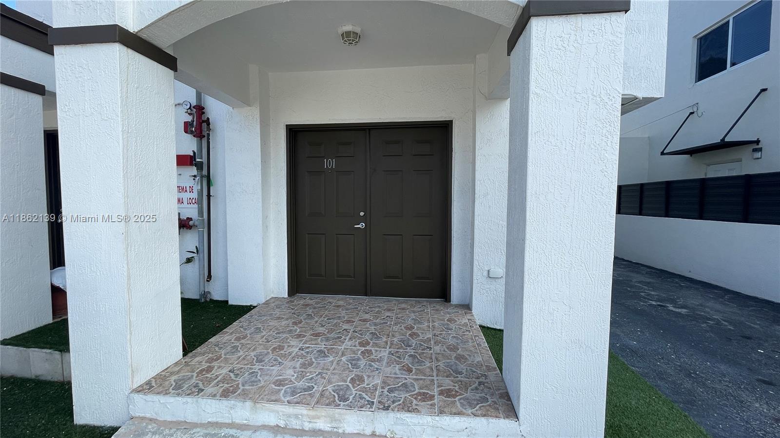 318 East 6th Street, Unit 101 Hialeah, FL 33010 - Photo 3 of 15 Front Entrance