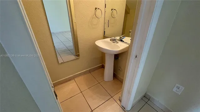 $2,000 | 318 East 6th Street, Unit 101, Hialeah, FL 33010