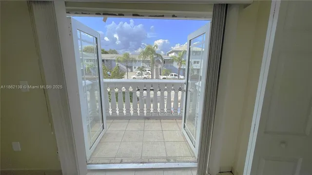 $2,000 | 318 East 6th Street, Unit 101, Hialeah, FL 33010