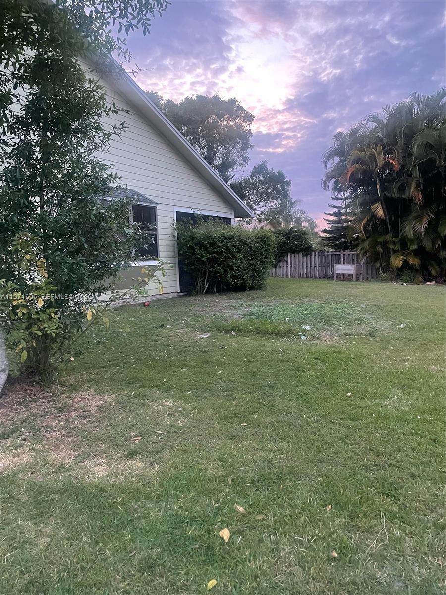 6883 Southeast Raintree Avenue Stuart, FL 34997 - Photo 32 of 32 a view of a backyard