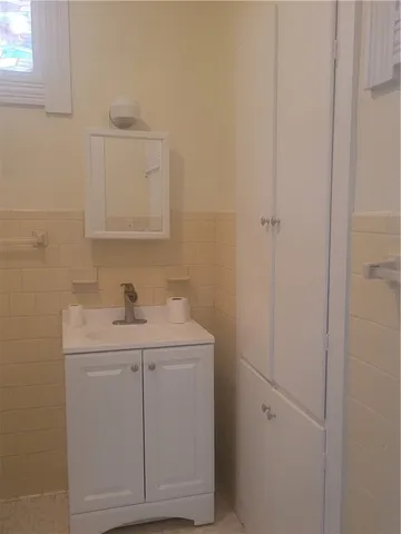 $1,850 | 25 Granite Street, Unit 2, Westerly, RI 02891