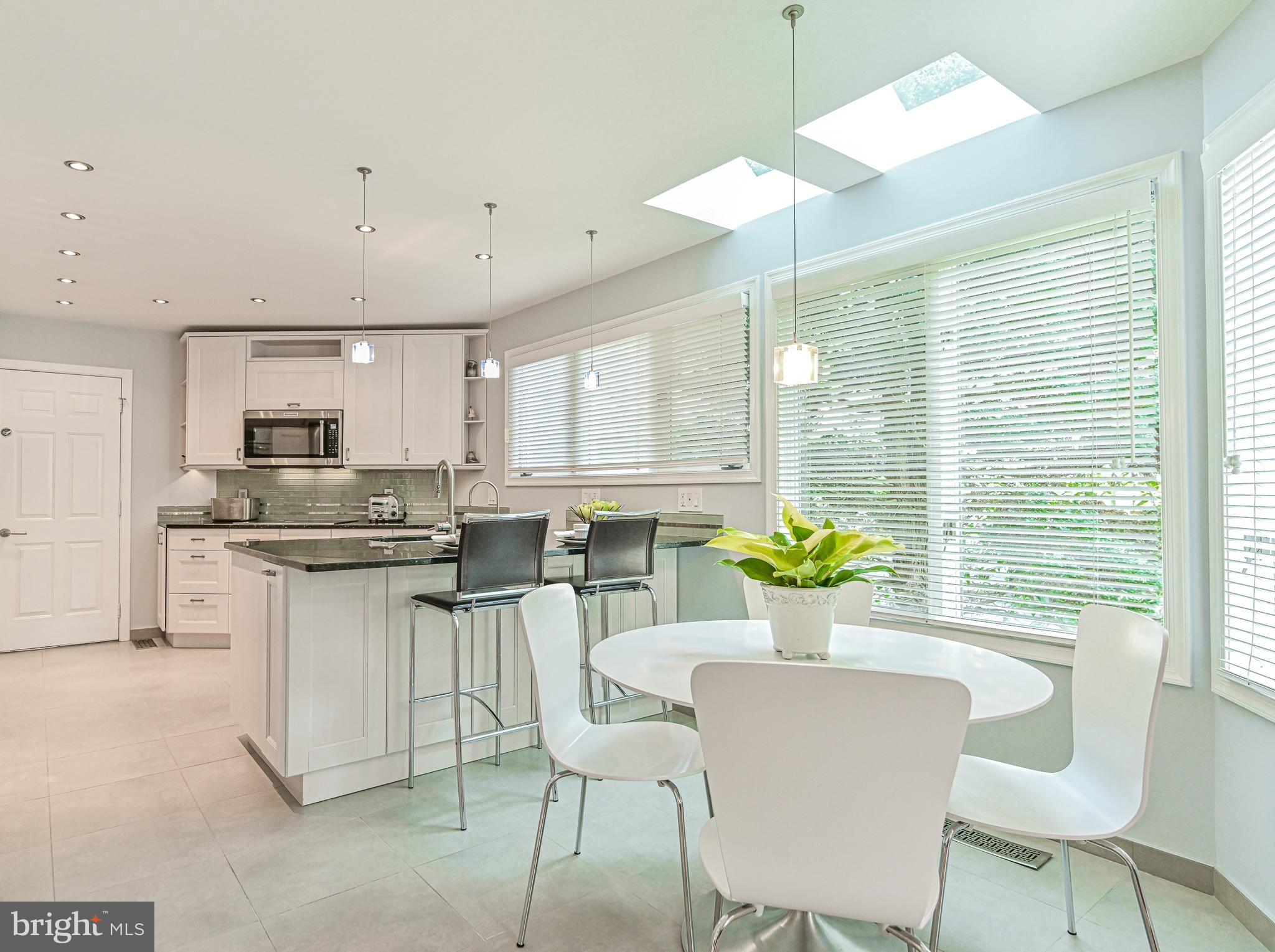 1551 Regatta Lane Reston, VA 20194 - Photo 13 of 48 Kitchen