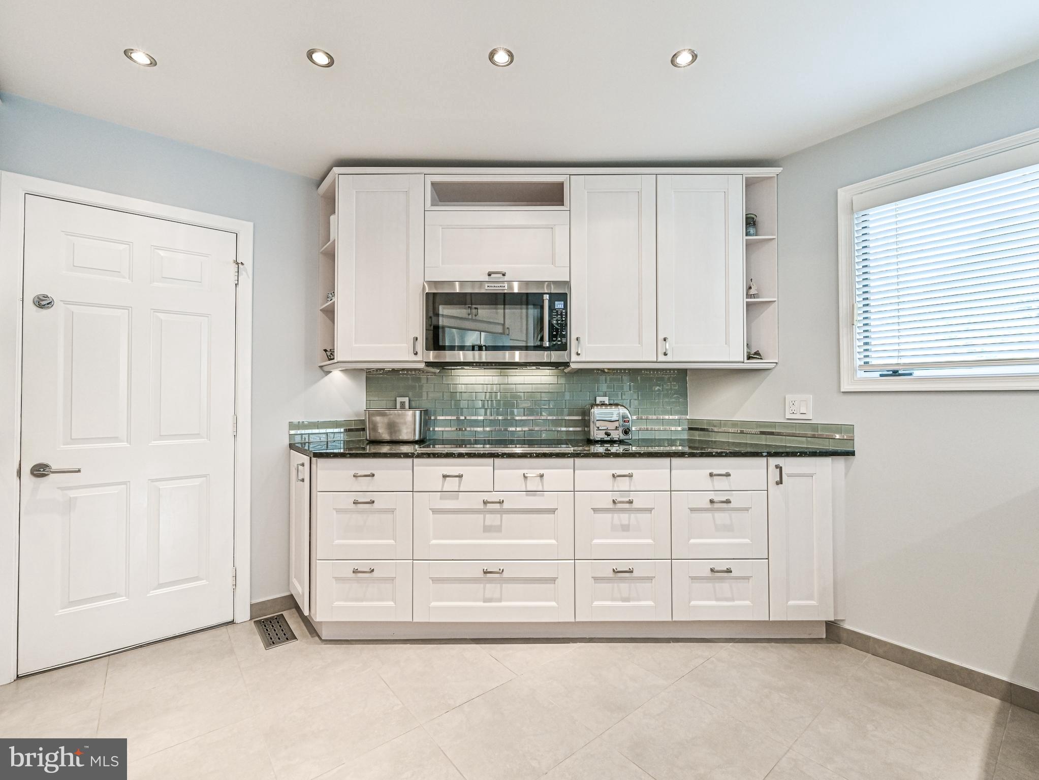 1551 Regatta Lane Reston, VA 20194 - Photo 15 of 48 Kitchen