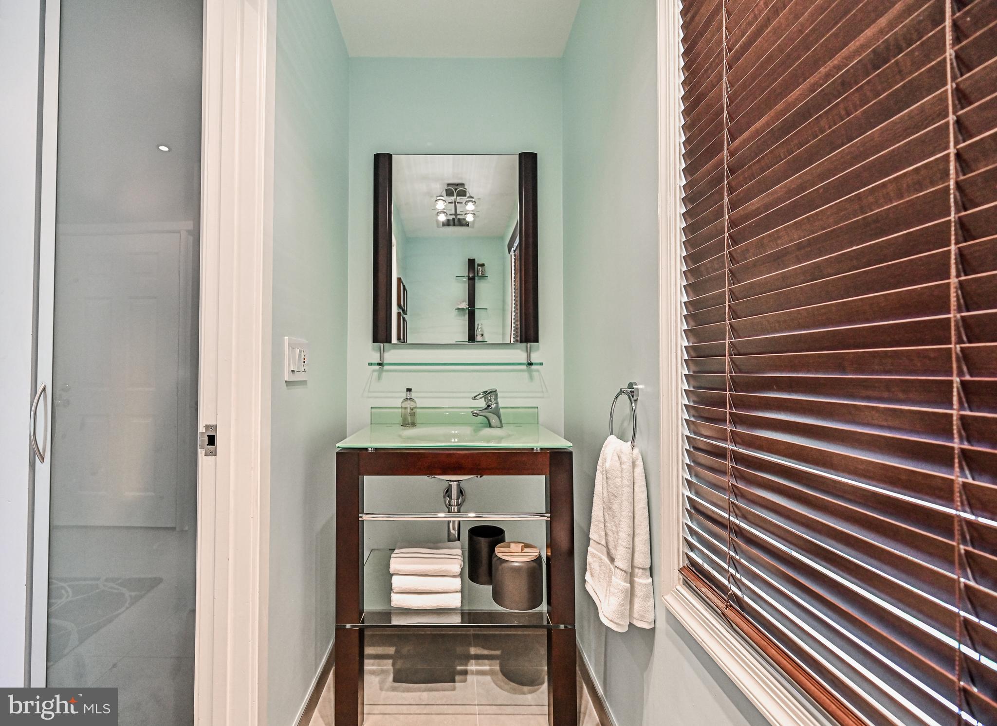 1551 Regatta Lane Reston, VA 20194 - Photo 17 of 48 Powder Room