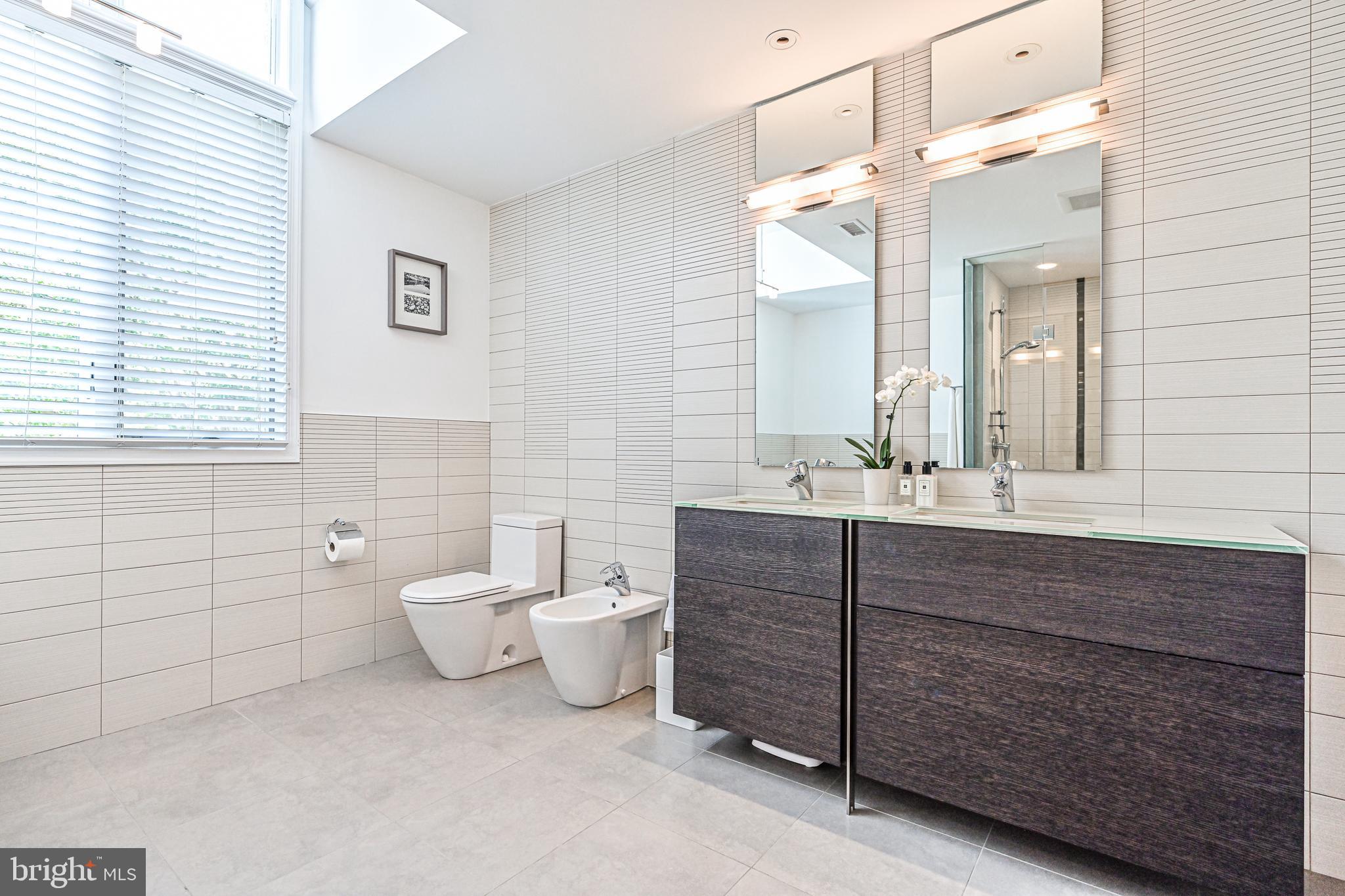 1551 Regatta Lane Reston, VA 20194 - Photo 23 of 48 Primary Bath