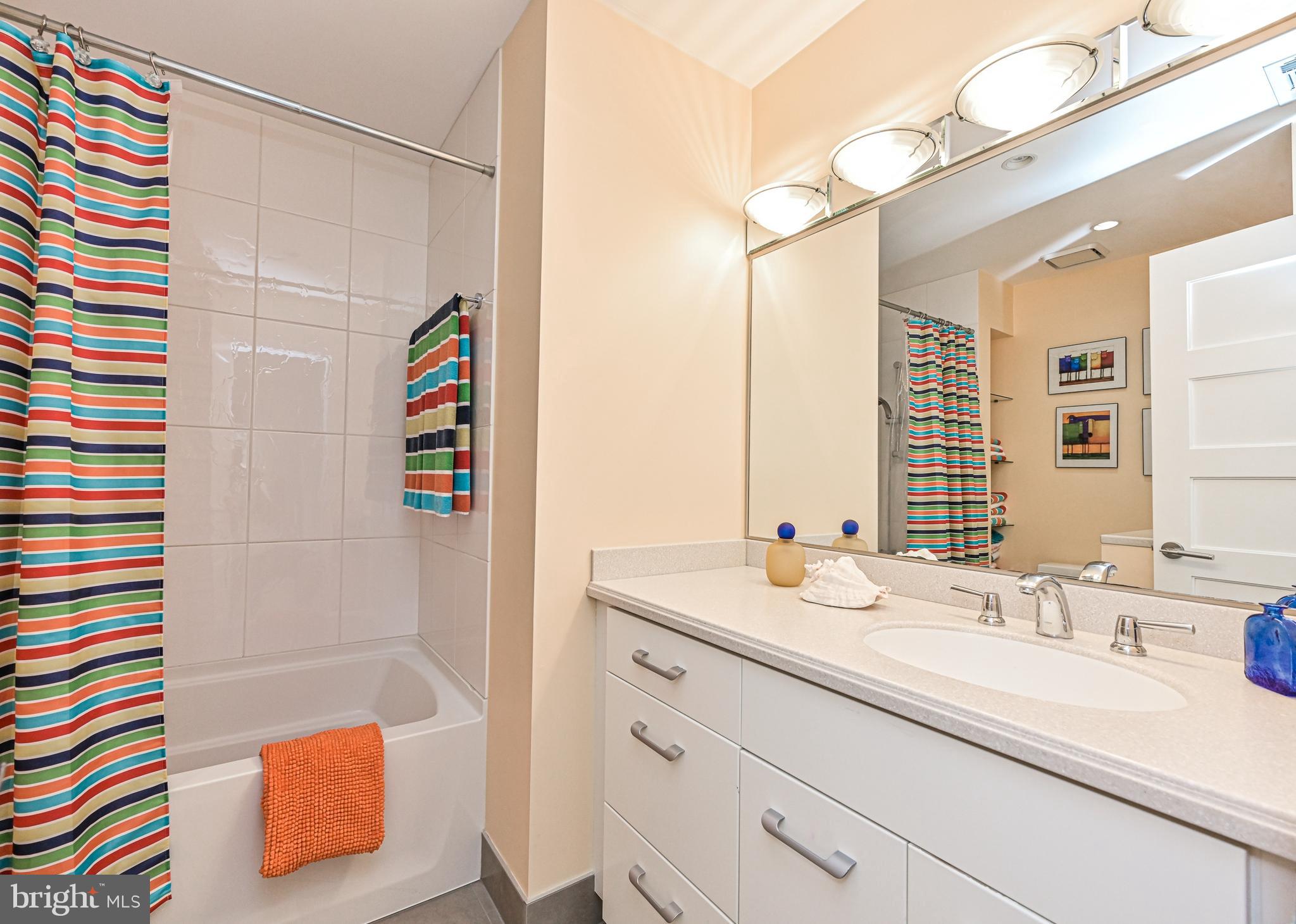 1551 Regatta Lane Reston, VA 20194 - Photo 28 of 48 Hall Bath