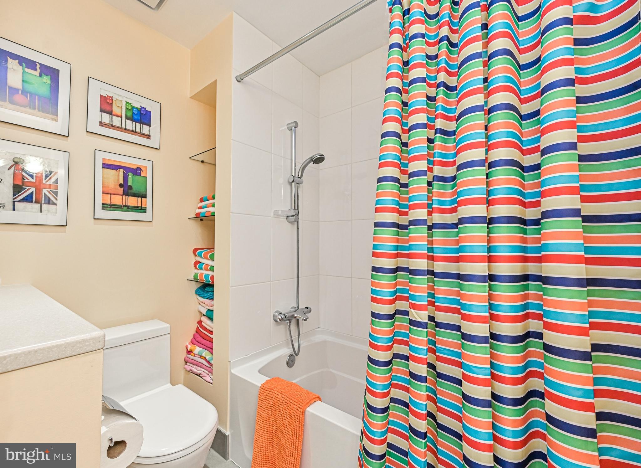 1551 Regatta Lane Reston, VA 20194 - Photo 29 of 48 Hall Bath