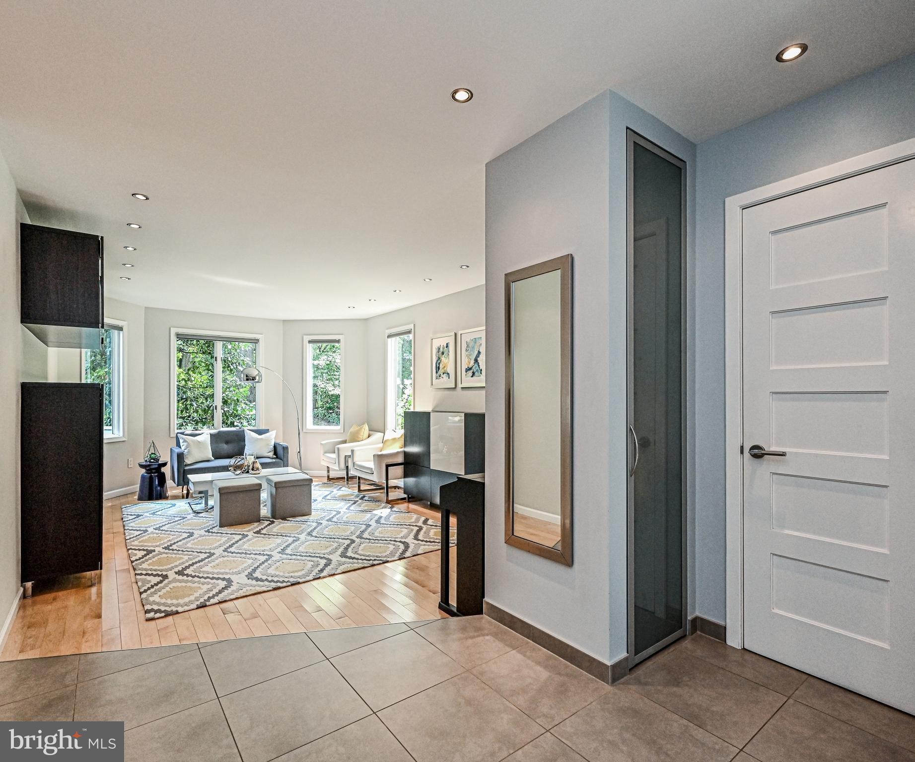 1551 Regatta Lane Reston, VA 20194 - Photo 5 of 48 Living Room