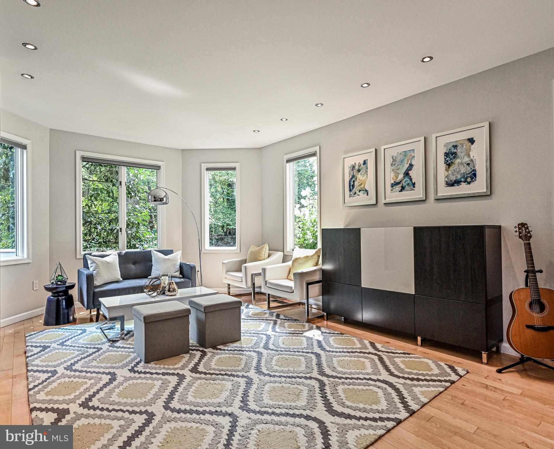 1551 Regatta Lane Reston, VA 20194 - Photo 6 of 48 Living Room