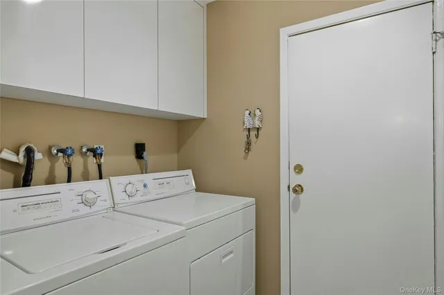 a view of entryway and hall