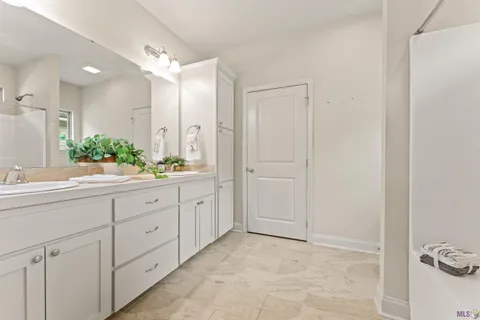 $218,000 | 32490 Lake Pointe Boulevard, Denham Springs, LA 70726