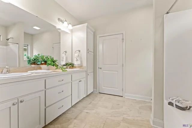 $218,000 | 32490 Lake Pointe Boulevard, Denham Springs, LA 70726