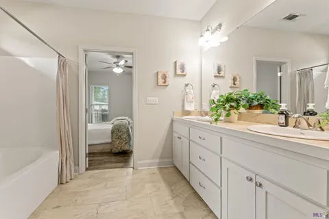 $218,000 | 32490 Lake Pointe Boulevard, Denham Springs, LA 70726