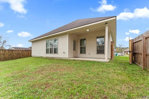 $218,000 | 32490 Lake Pointe Boulevard, Denham Springs, LA 70726