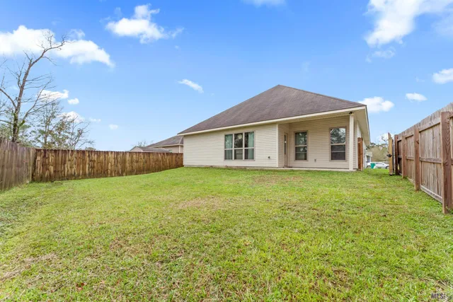 $218,000 | 32490 Lake Pointe Boulevard, Denham Springs, LA 70726