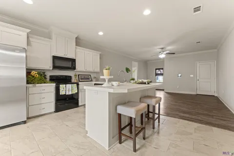 $218,000 | 32490 Lake Pointe Boulevard, Denham Springs, LA 70726