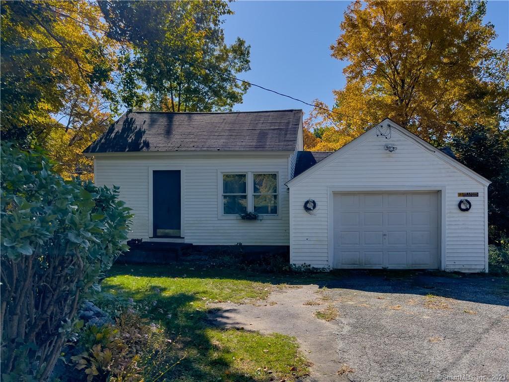 81 Currituck Road Newtown, CT 06470 - Photo 23 of 40