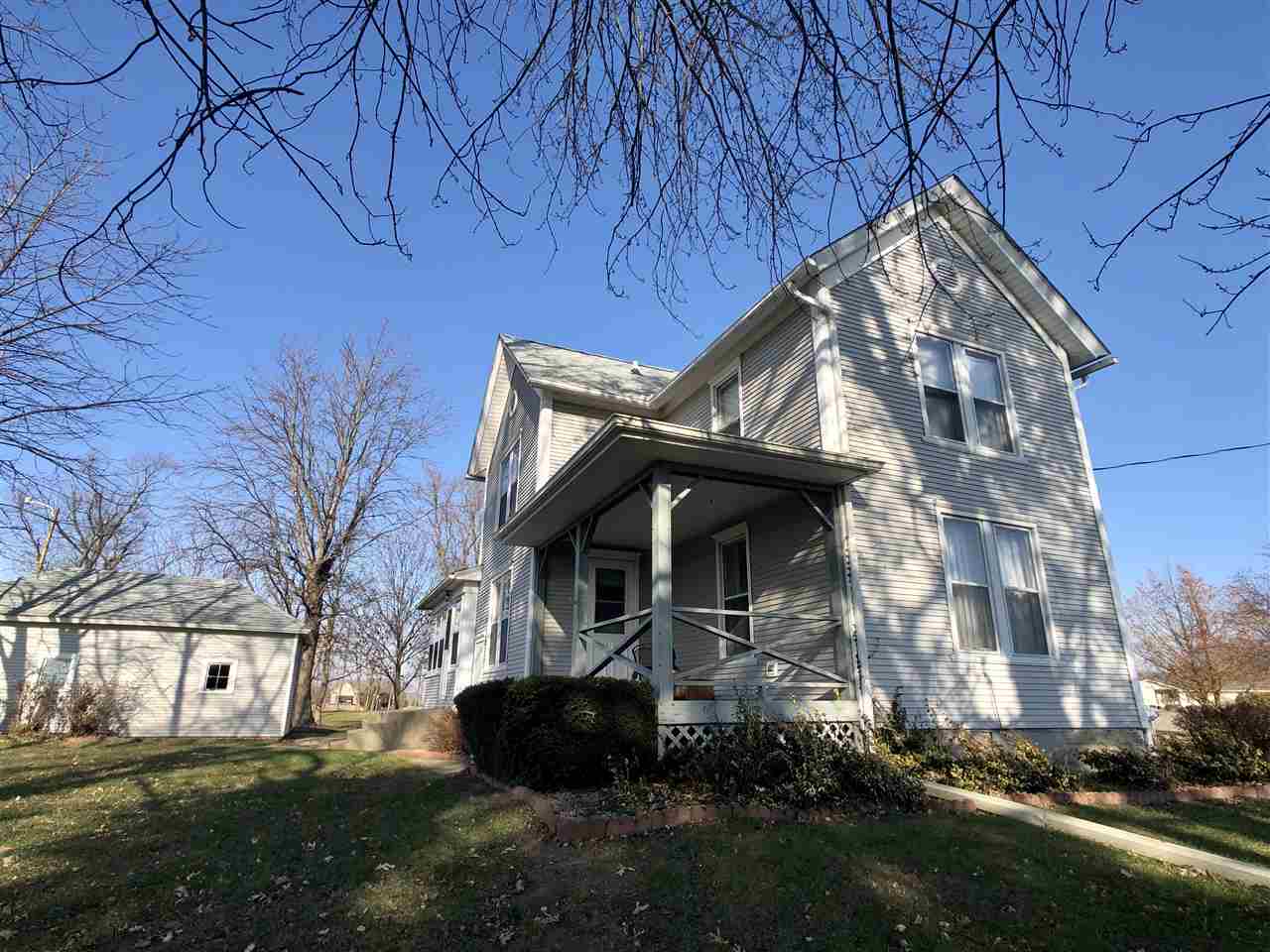 10410 East Flagg Road Rochelle, IL 61068 - Photo 3 of 22 a front view of a house with garden