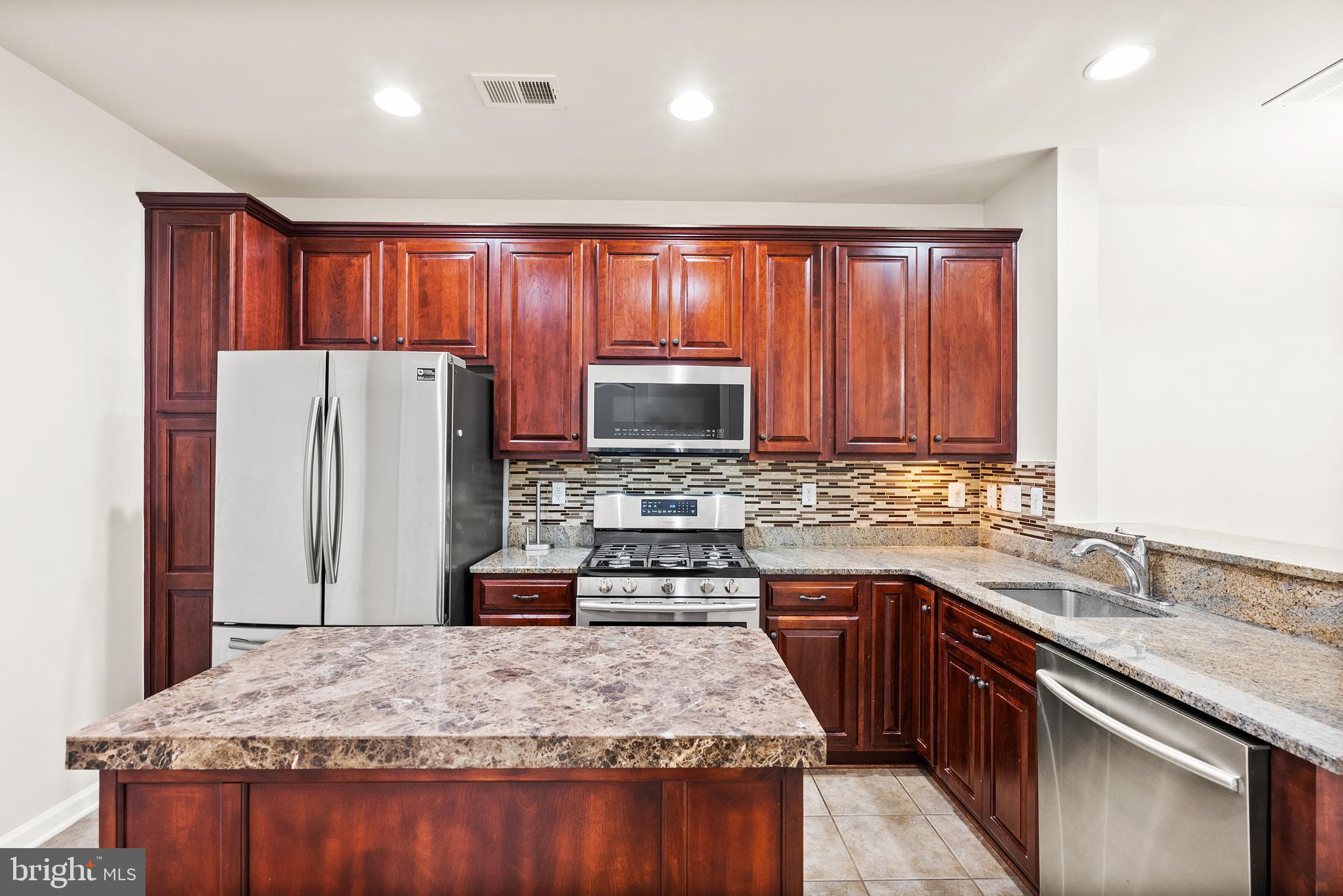 22678 Verde Gate Terrace Brambleton, VA 20148 - Photo 10 of 36 Kitchen