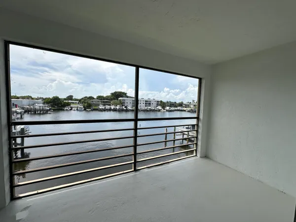 $2,500 | 309 Lake Circle, Unit 202, North Palm Beach, FL 33408
