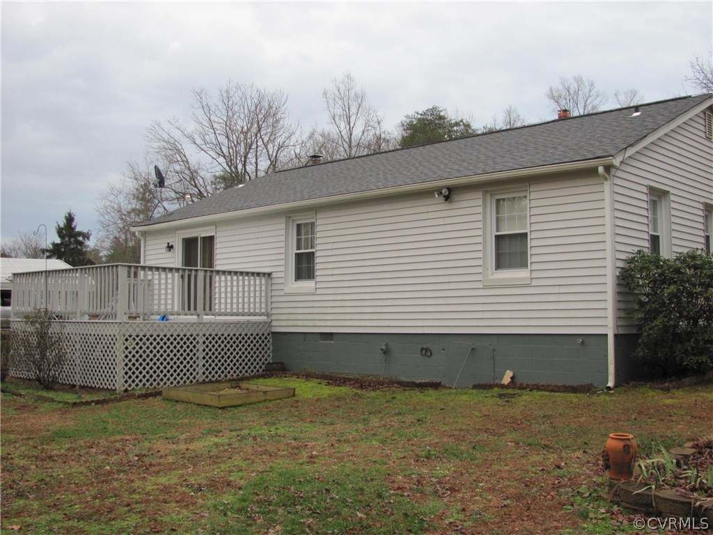 16160 Tyler Station Road Beaverdam, VA 23015 - Photo 11 of 17 a backyard of a house