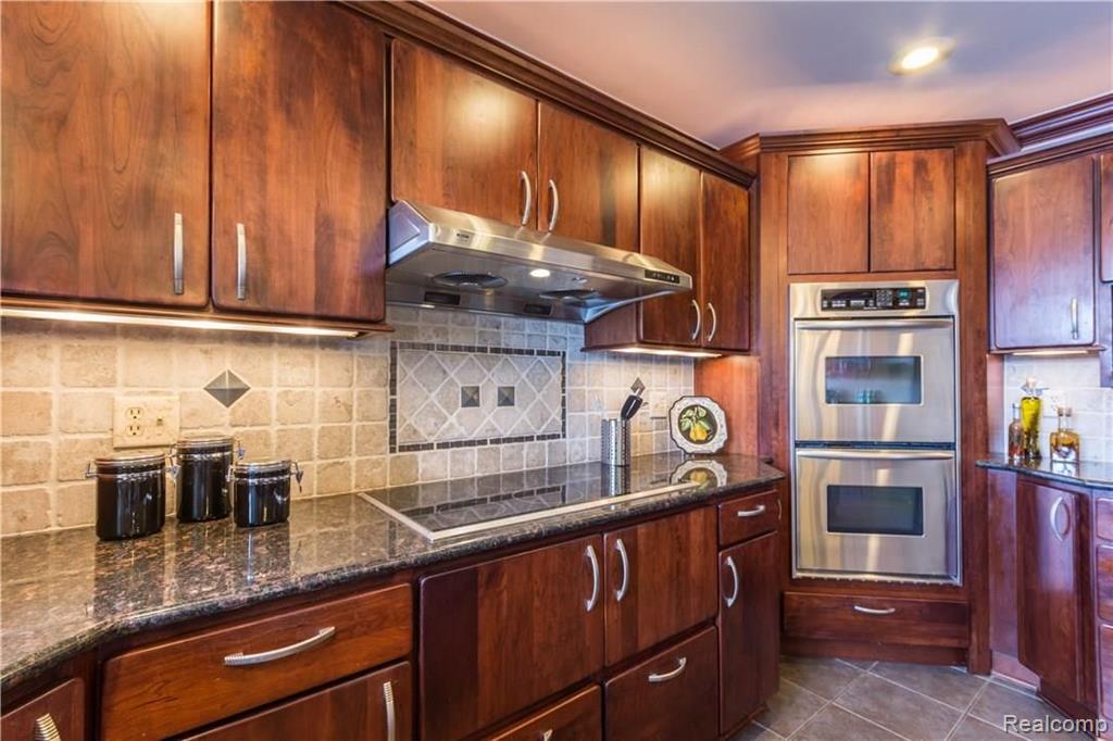 1865 South Shore Drive Rochester Hills, MI 48307 - Photo 4 of 47