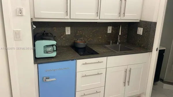 $1,400 | 1150 Normandy Drive, Unit 103, Miami Beach, FL 33141