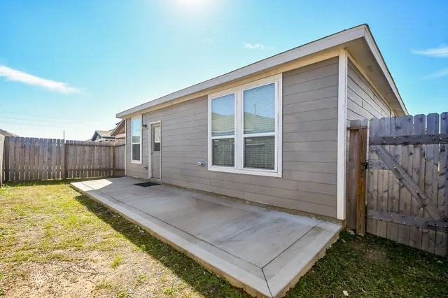 a view of house with backyard porch