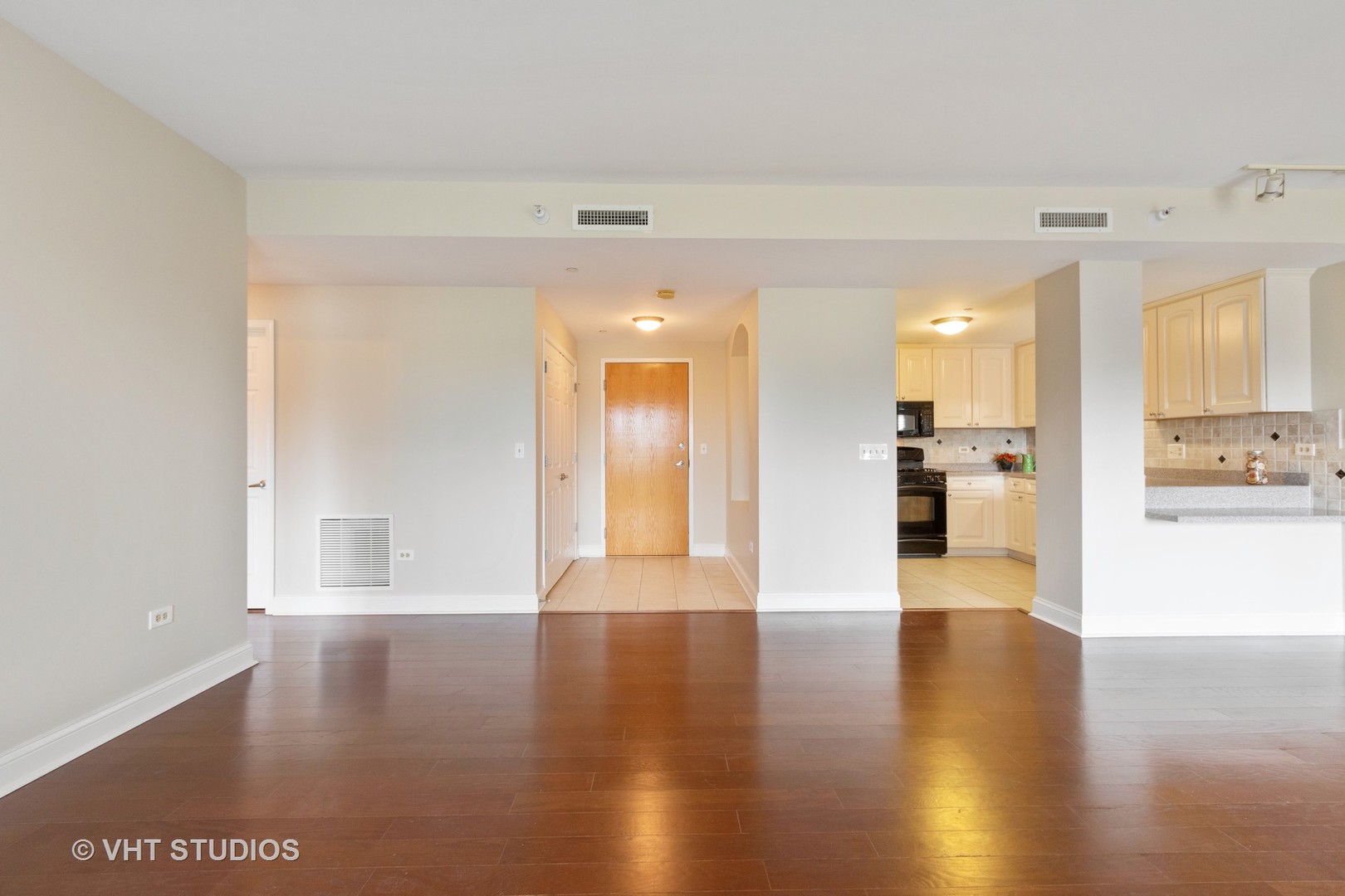 125 North Buffalo Grove Road, Unit 108 Buffalo Grove, IL 60089 - Photo 2 of 13