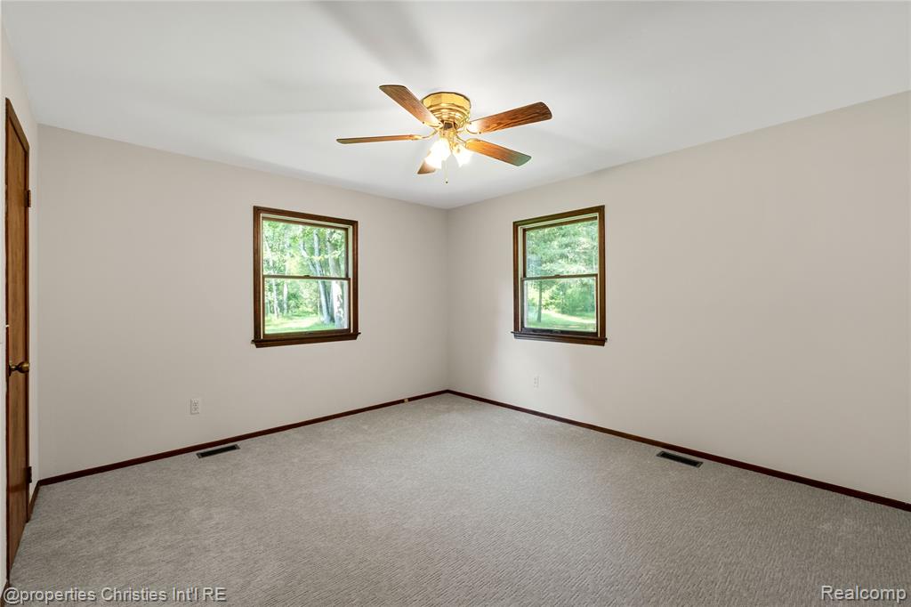 13725 Randy Lane Milford, MI 48380 - Photo 28 of 49 Gallery Image 28