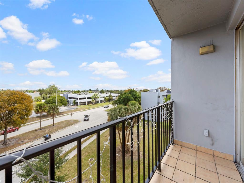 310 Fontainebleau Boulevard, Unit 502 Miami, FL 33172 - Photo 14 of 24 a view of balcony with city view