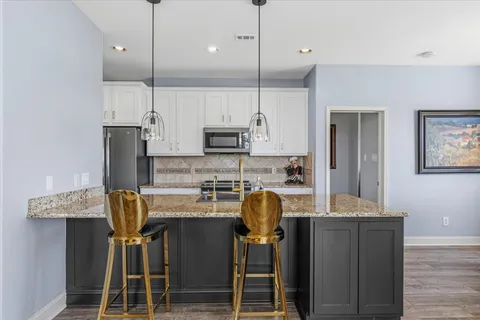 $498,650 | 2001 Kahala Sunset Drive, Spicewood, TX 78669