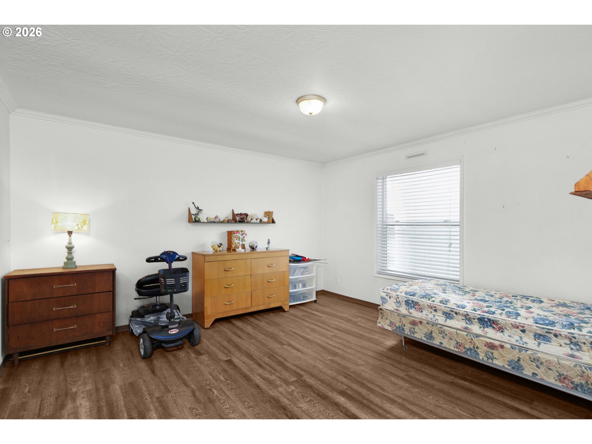 583 Suncrest Street Myrtle Creek, OR 97457 - Photo 13 of 24 a bed room with a bed and a window