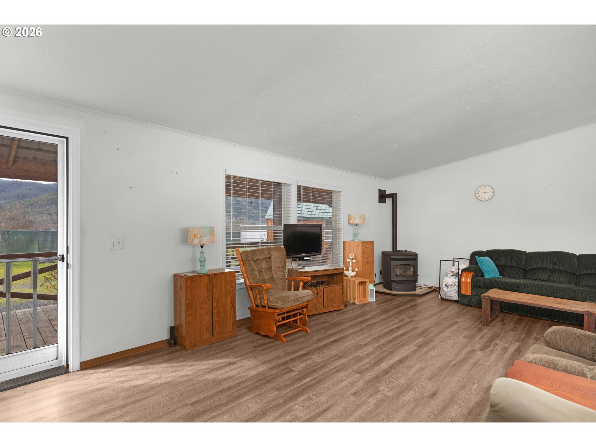 583 Suncrest Street Myrtle Creek, OR 97457 - Photo 5 of 24 a living room with furniture and a flat screen tv