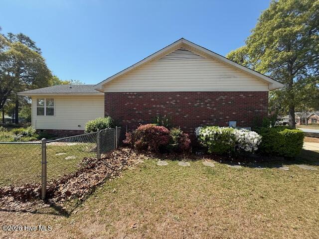 162 East 12 Oaks Road Raeford, NC 28376 - Photo 2 of 15 left