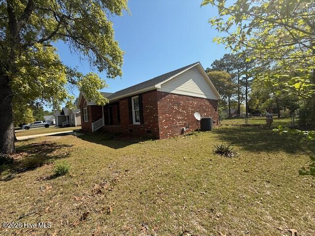 162 East 12 Oaks Road Raeford, NC 28376 - Photo 3 of 15 right