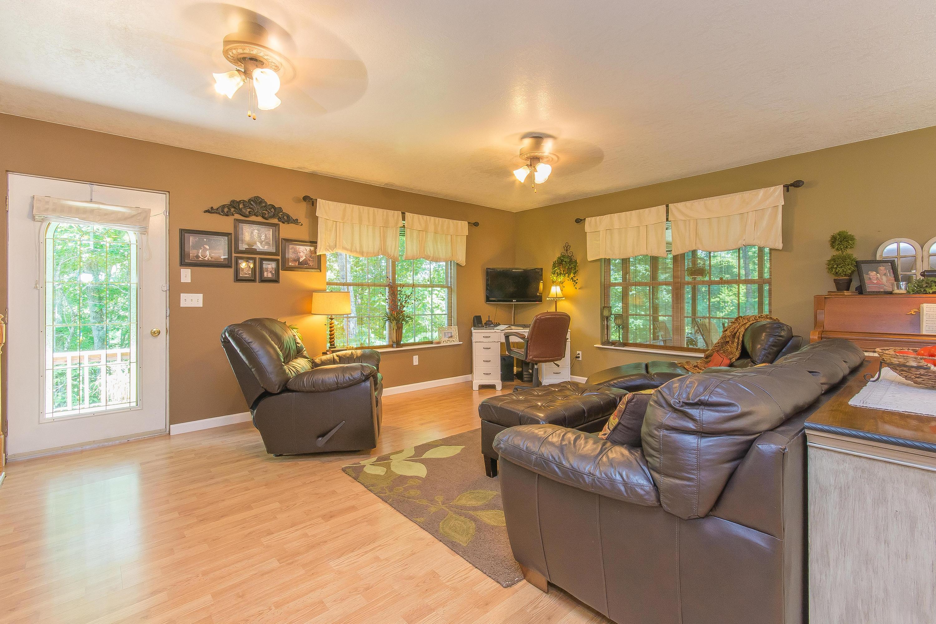 11930 Thatch Road Harrison, TN 37341 - Photo 2 of 38 Great Room