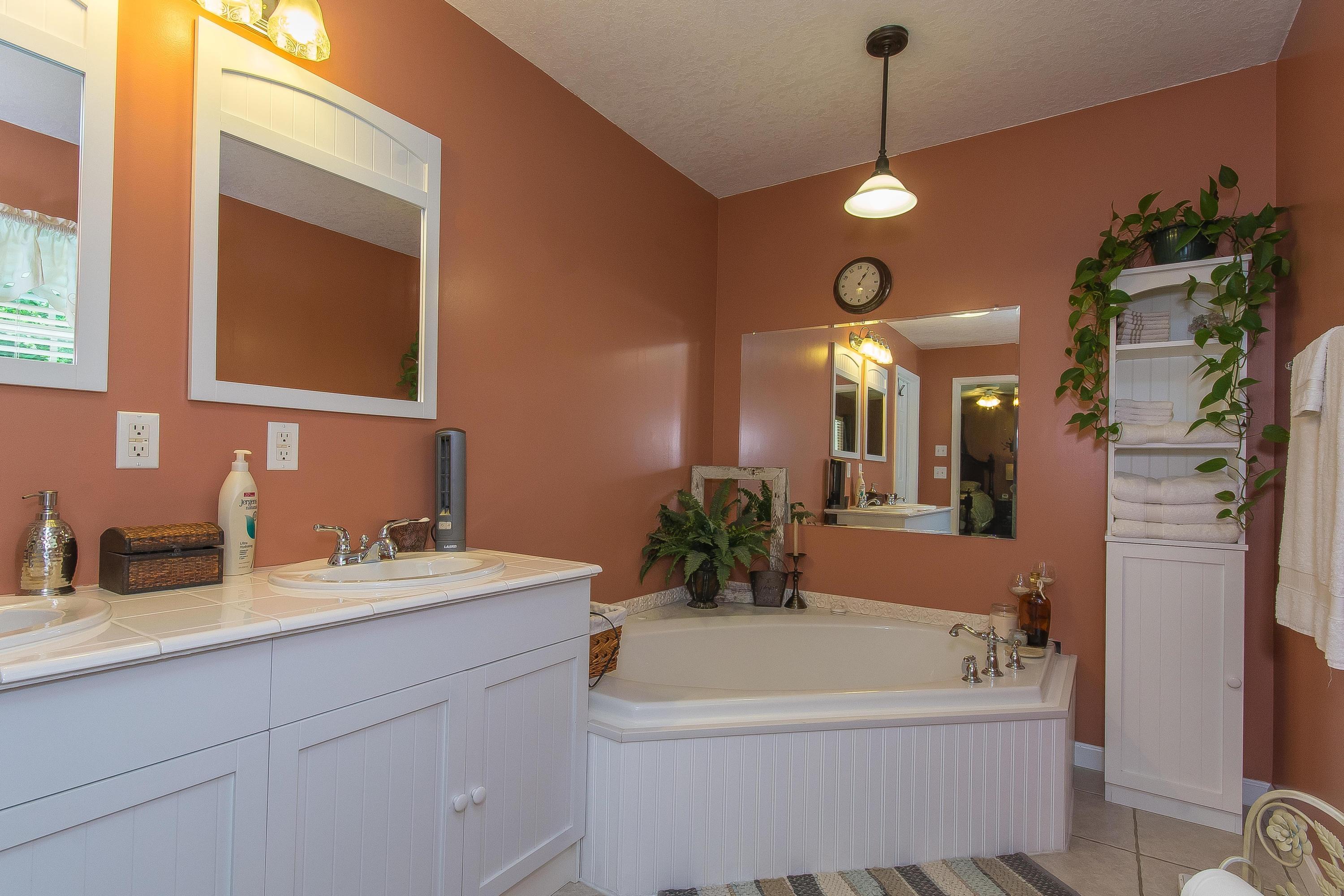 11930 Thatch Road Harrison, TN 37341 - Photo 13 of 38 Main Bedrom Bath