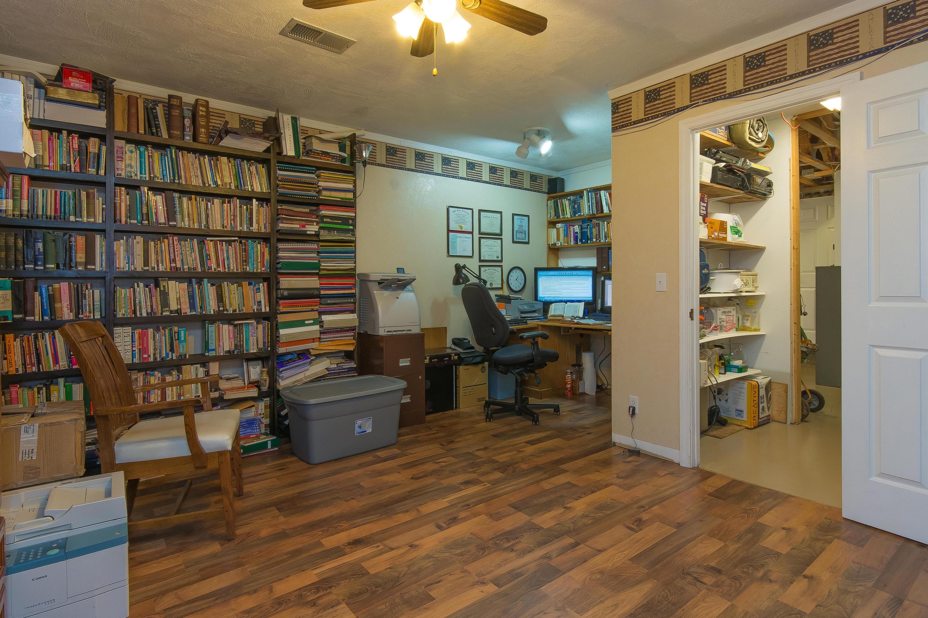 11930 Thatch Road Harrison, TN 37341 - Photo 23 of 38 Office/Liberary