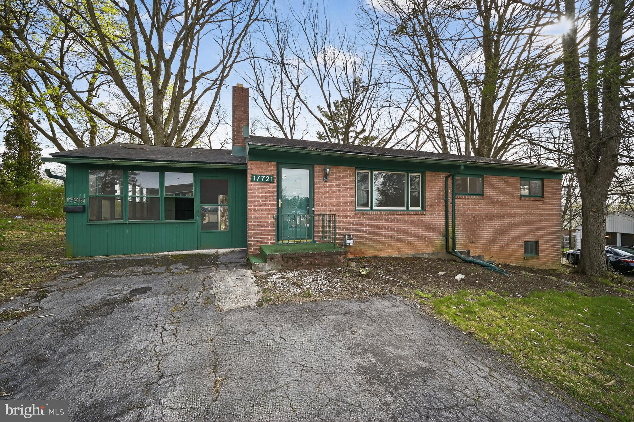 17721 Timberlane Hagerstown, MD 21740 - Photo 2 of 34