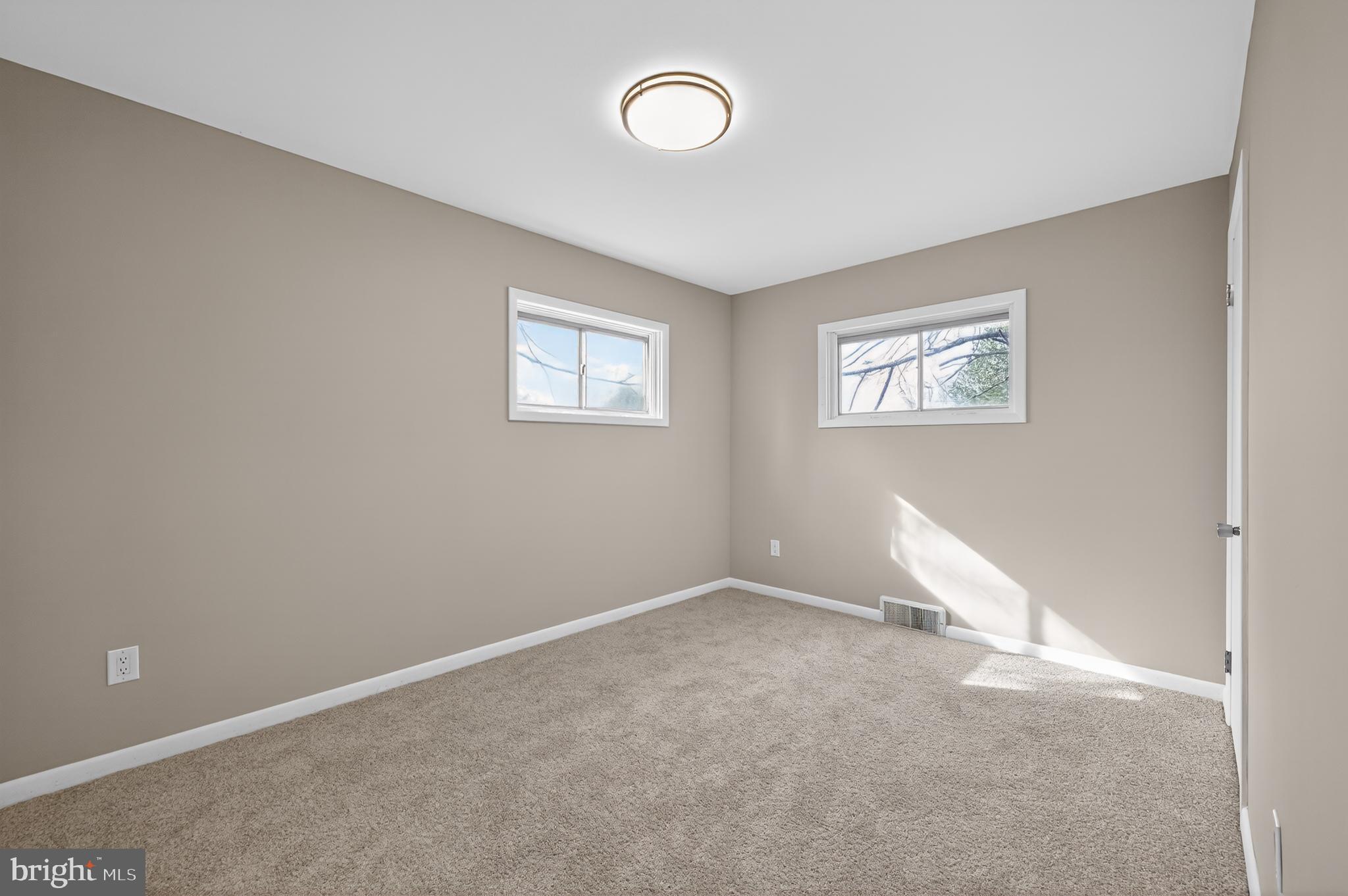 17721 Timberlane Hagerstown, MD 21740 - Photo 5 of 34