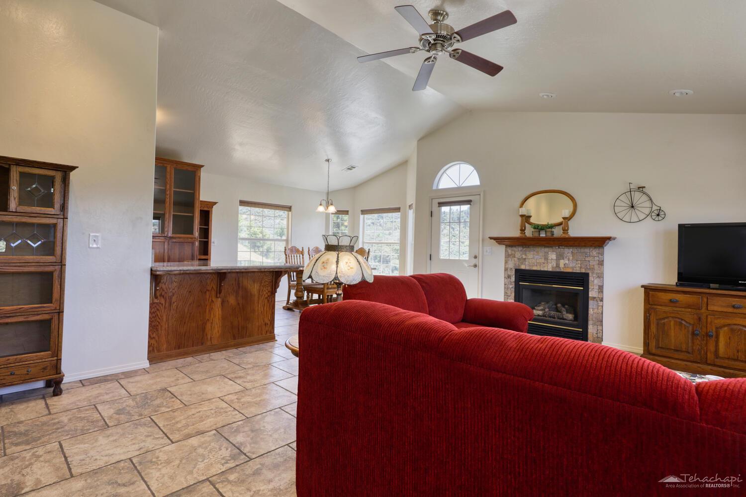 30701 Fox Ridge Court Tehachapi, CA 93561 - Photo 6 of 42 Gallery Image 6