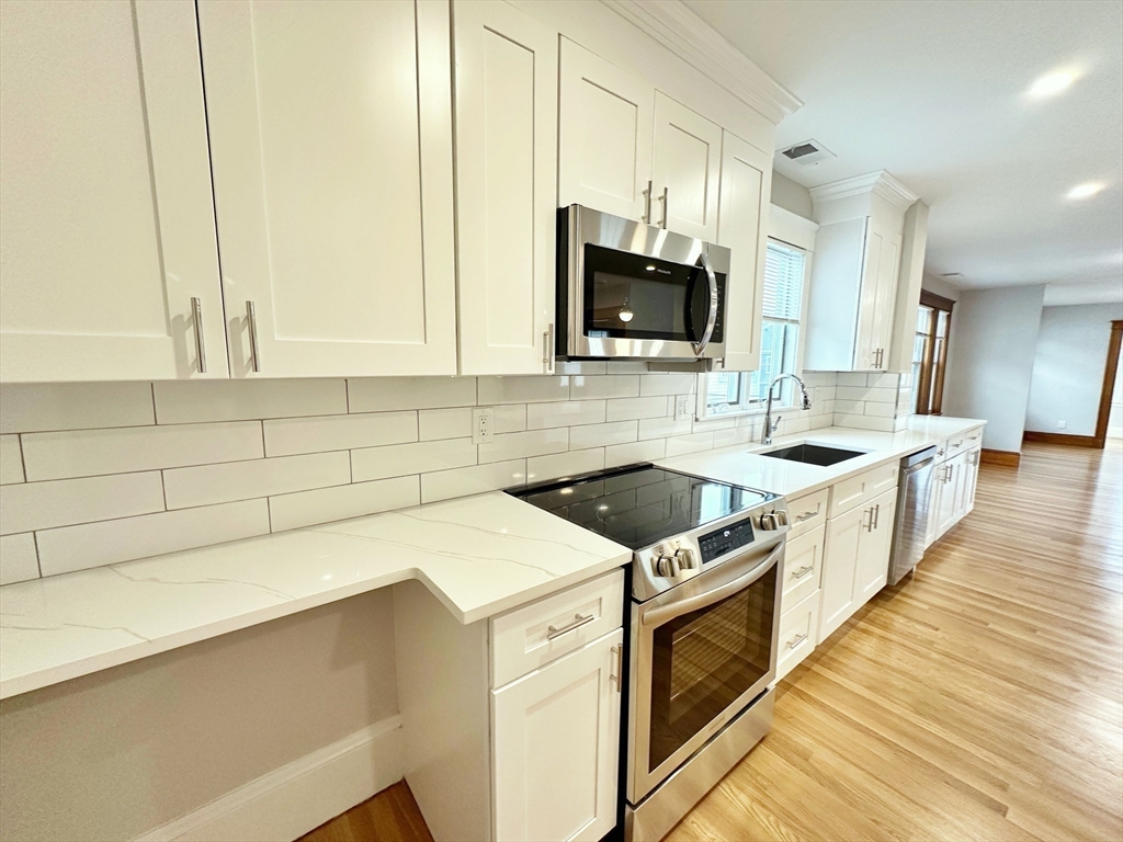 75 Governor Winthrop Road Somerville, MA 02145 - Photo 5 of 35