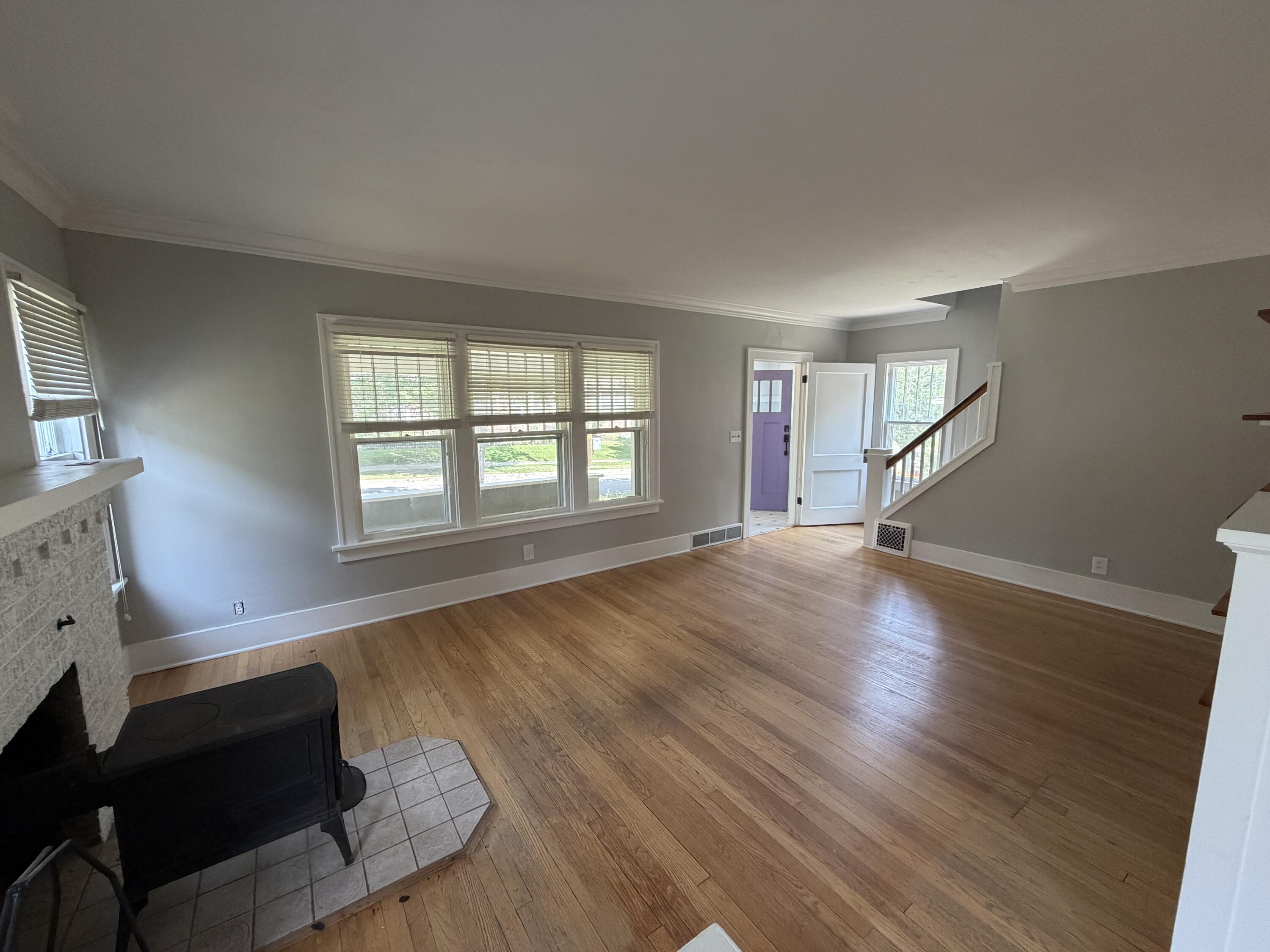 321 Inkster Avenue Kalamazoo, MI 49001 - Photo 12 of 48 Living Room