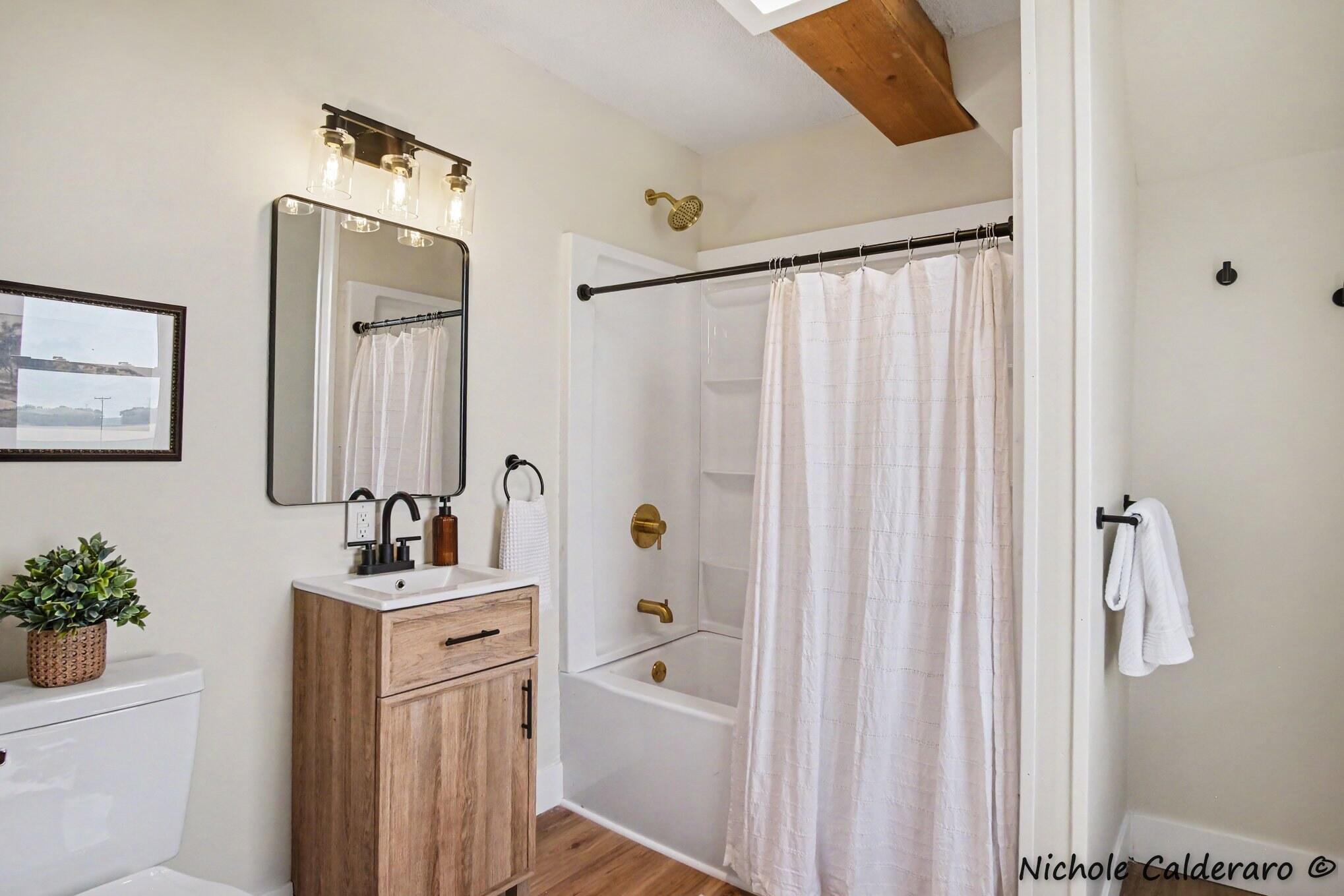 9640 East Condensery Road Carson City, MI 48811 - Photo 19 of 28 Upstairs bathroom