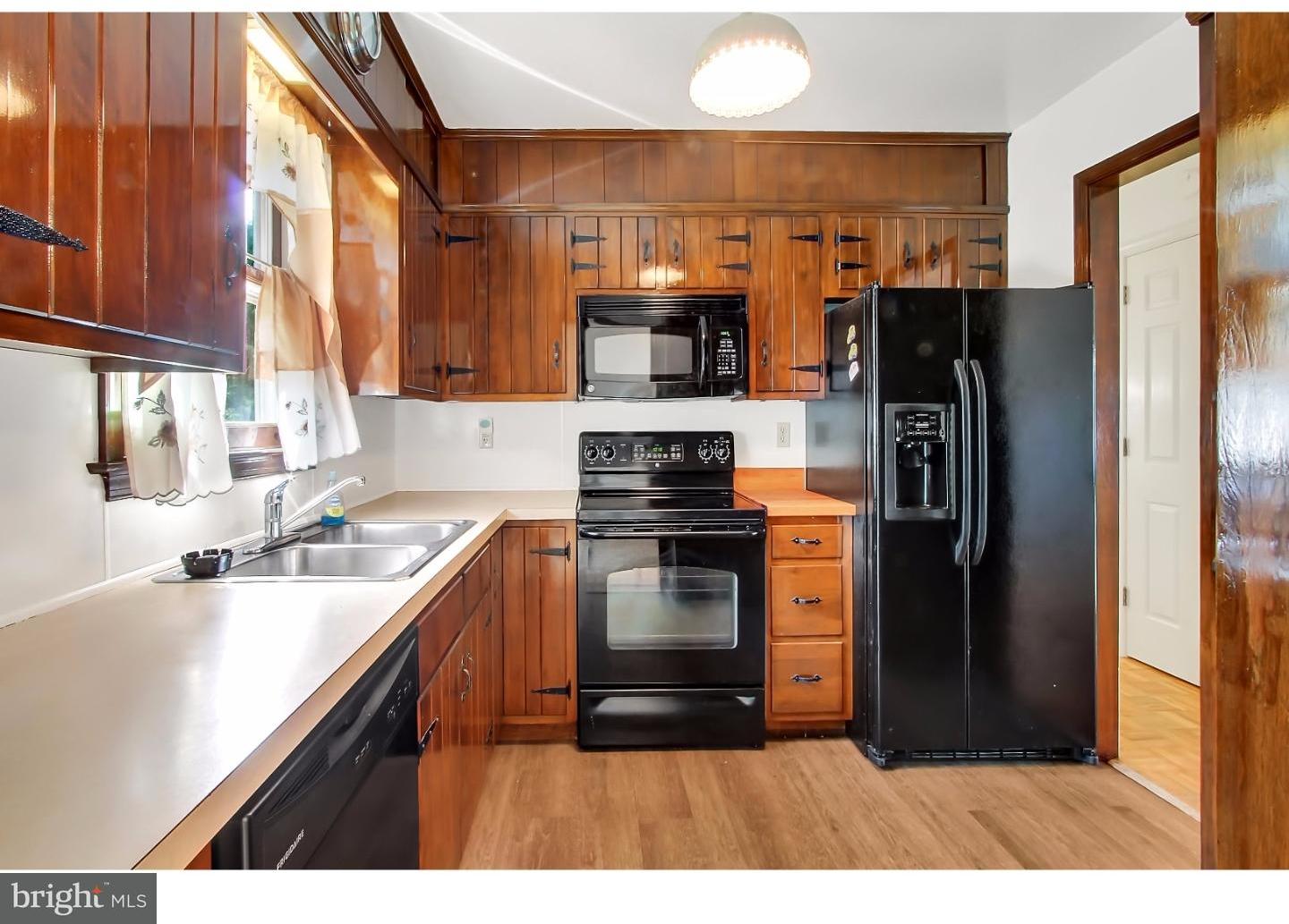 219 Reifsnyder Road Lititz, PA 17543 - Photo 8 of 25