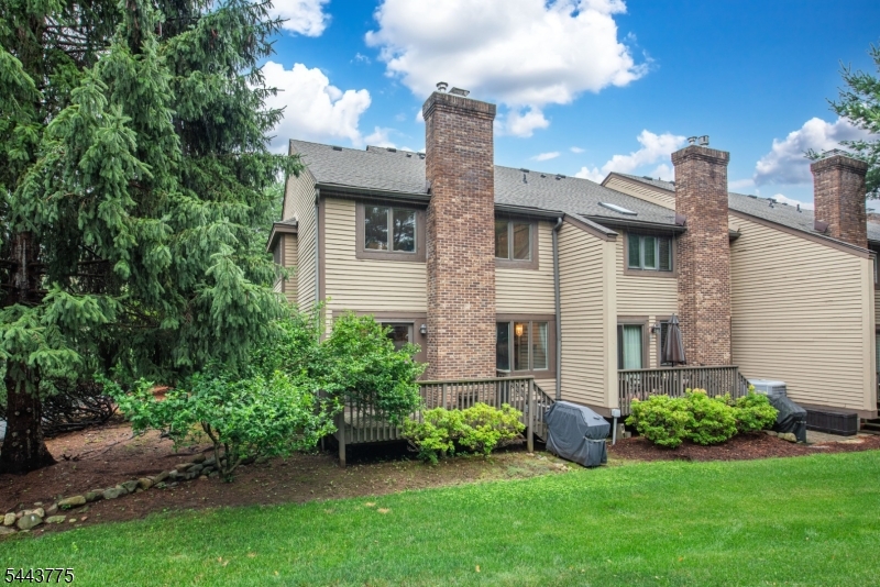 122 Macleish Court Mahwah, NJ 07430 - Photo 24 of 28