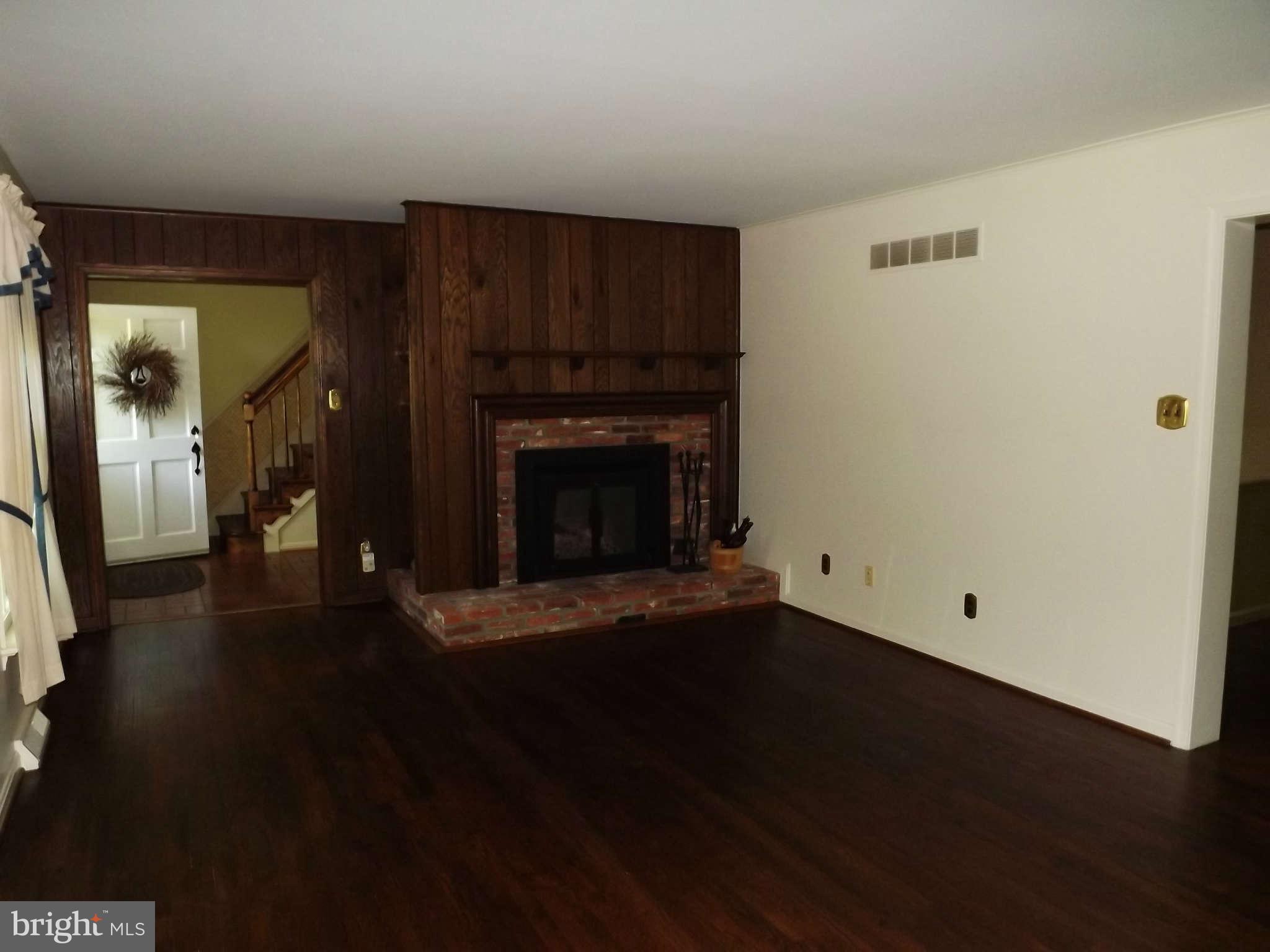 3057 Mimon Road Annapolis, MD 21403 - Photo 3 of 26 Family Room